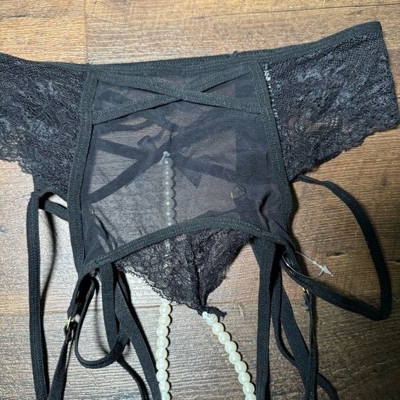 NWOT oh la la Cheri black lace garter  belt with pearl details S/M - Picture 7 of 7